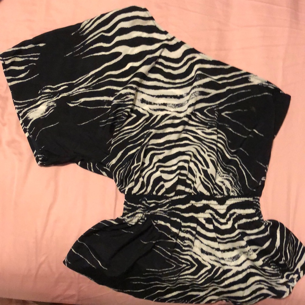 One shoulder flirty top